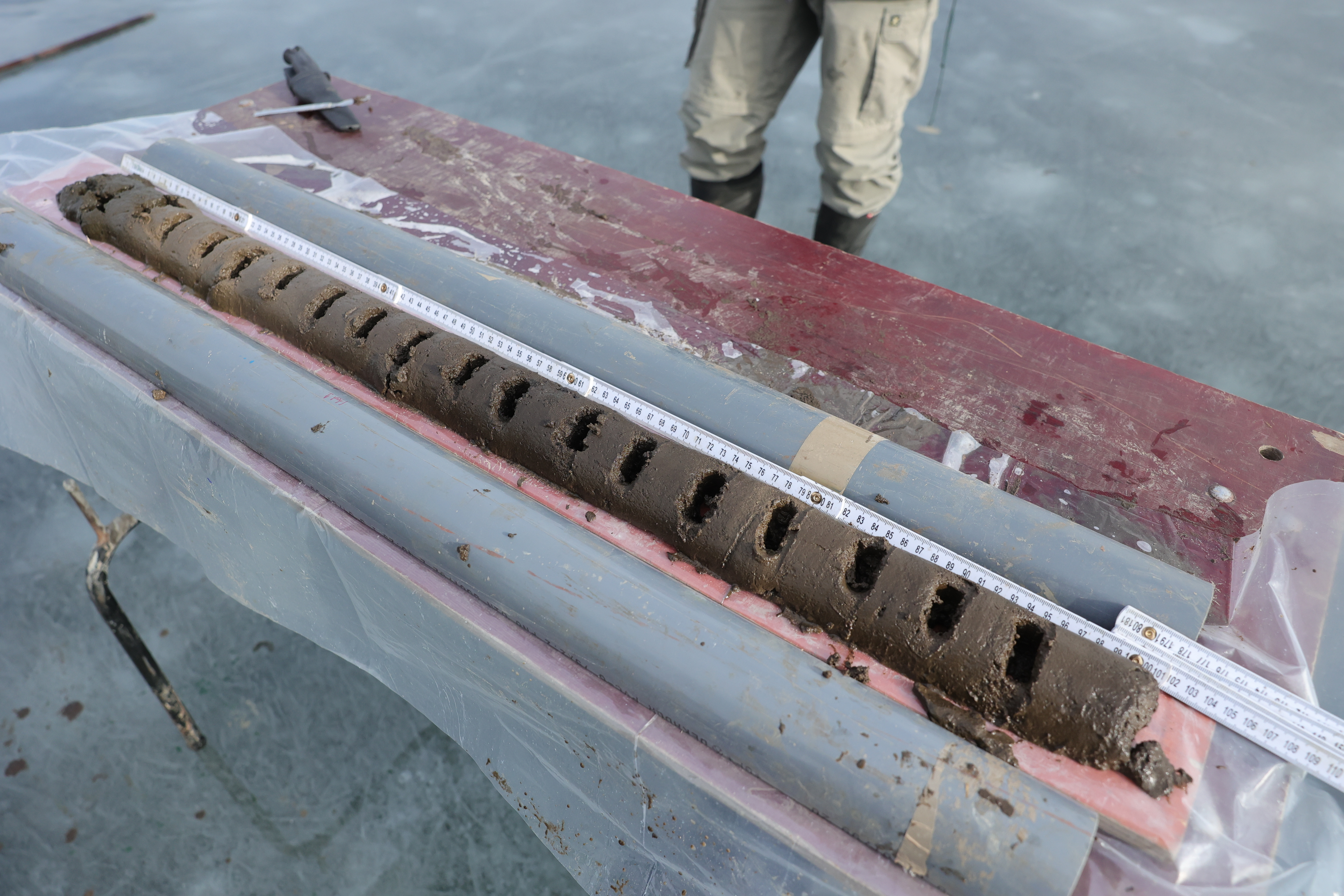 Field sampling at Lyngsjön Lake on 2026-02-26.